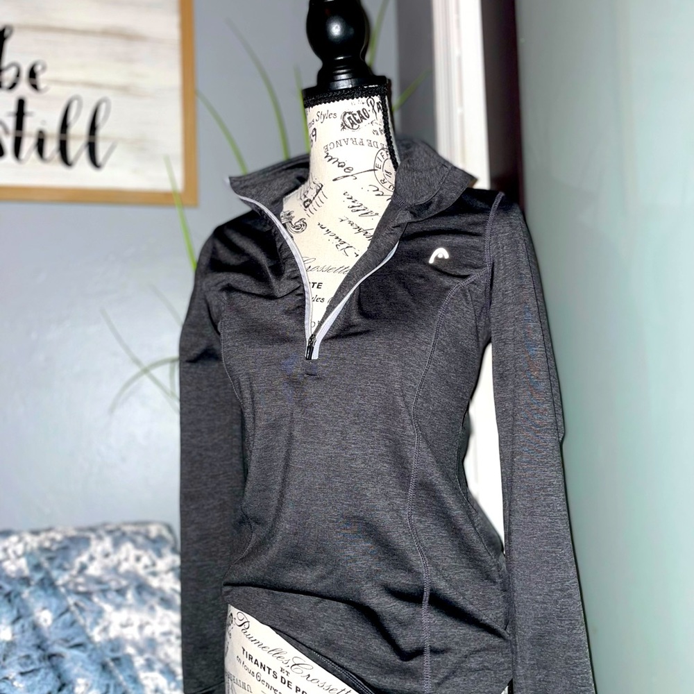Sweatshirt. Gray.